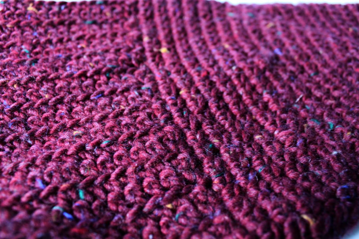 flecked oxblood elfin beanie